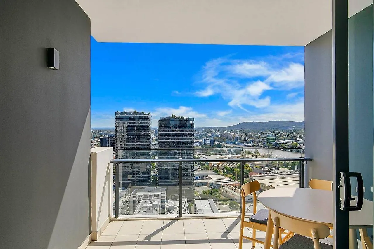 Soaring Skyline On Southside At Resort-Style Stay Brisbane Australia